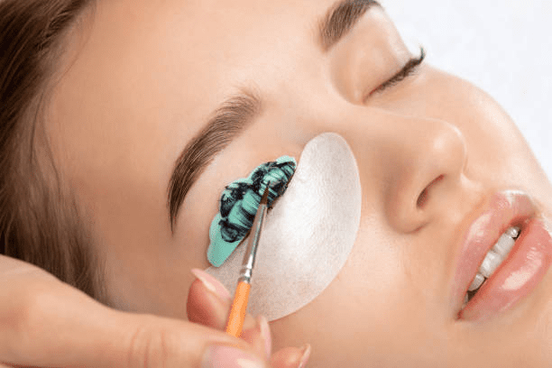 Servicios de Manicura, Pedicura, Cejas y Pestañas